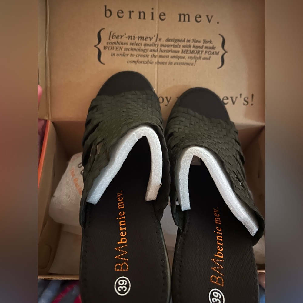 Bernie Mev Black Slip On Open Toe Wedge size 39 eu=8.5 us NWT - Picture 5 of 8